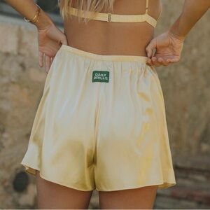 Daily drills silky short in butter yellow (size M)!
